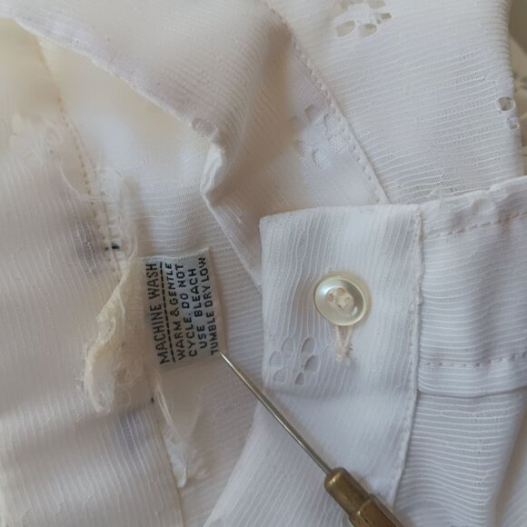 Medium Vintage Blouse White Pierced Eyelet Stand Collar Billow Sleeves Boho - Picture 7 of 7